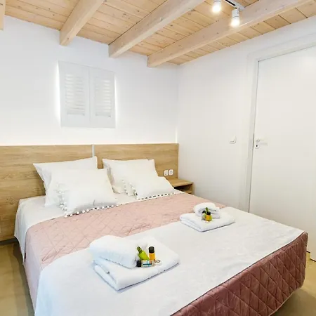 With Heated Private Pool And Bbq Διαμέρισμα Γεωργιούπολη